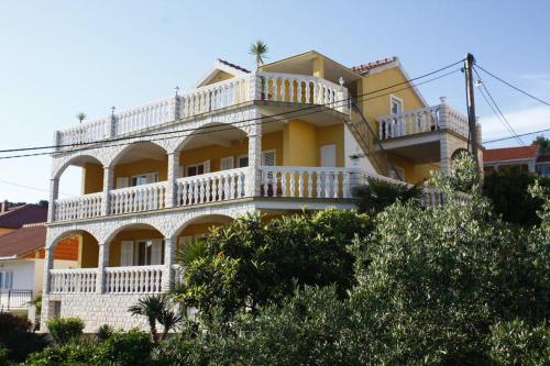 B&B Trogir - Apartmen Karmen 2 - Bed and Breakfast Trogir