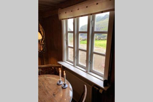 Vista/Panorama, Turf house in Saksun with panoramic view in Gjogv