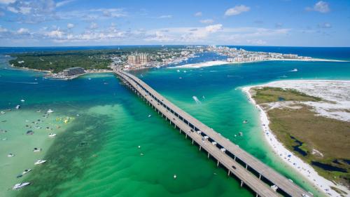 New Listing! Beachside Townhouse 1 Block to Waves townhouse - image 7