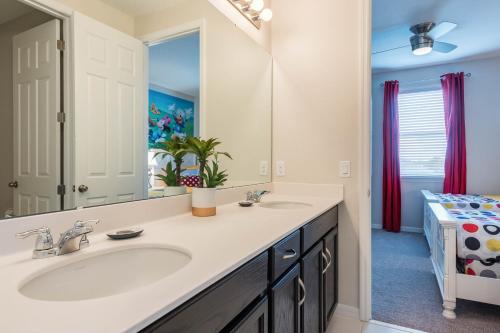Dogwood Dreamhome - image 4