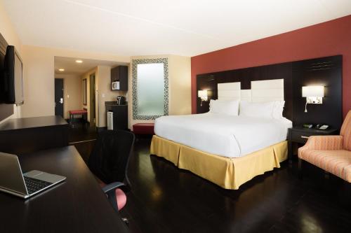 Holiday Inn Express Hotel & Suites Ottawa West-Nepean, an IHG Hotel