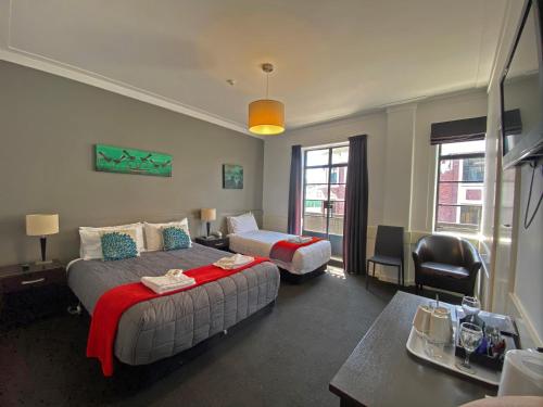 Guestroom, Law Courts Hotel in Dunedin