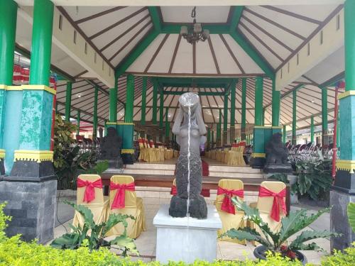 Putri Duyung Guest House in Karanganyar