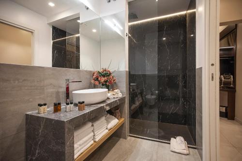 Roman Holidays Boutique - image 5