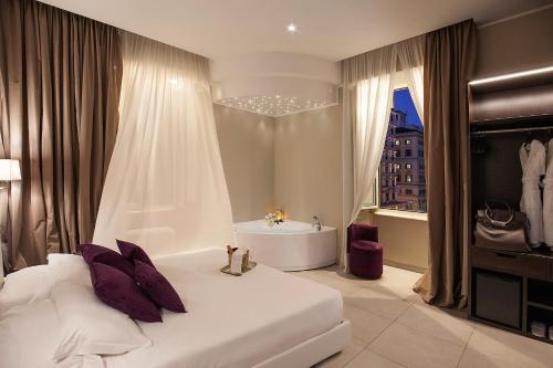 Roman Holidays Boutique - image 11