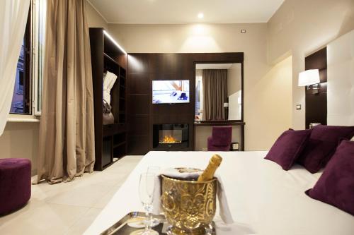 Roman Holidays Boutique - image 2