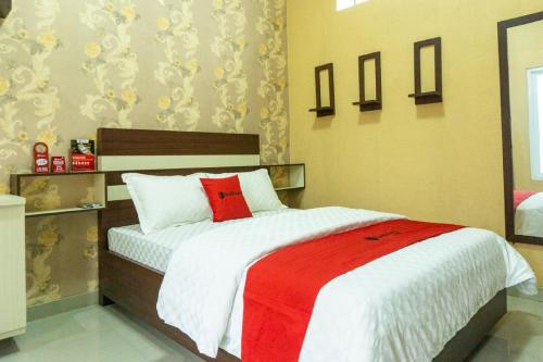 RedDoorz near Benteng Van Den Bosch