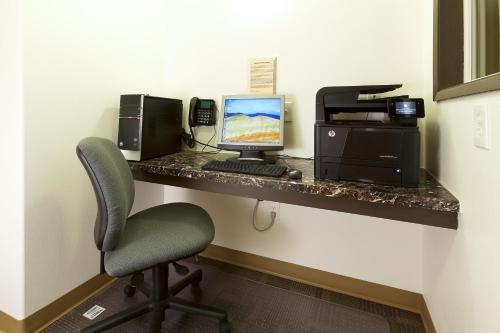 The Marina Inn - image 12
