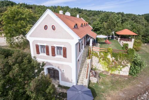  Gella Kúria, Pension in Balatonszőlős