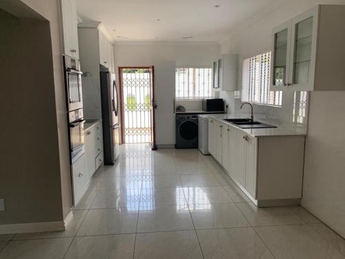 White House lodge in Scotburgh in Scottburgh