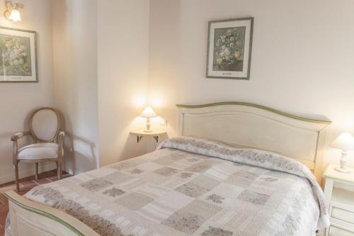 1 queen bed, 1 sofa bed