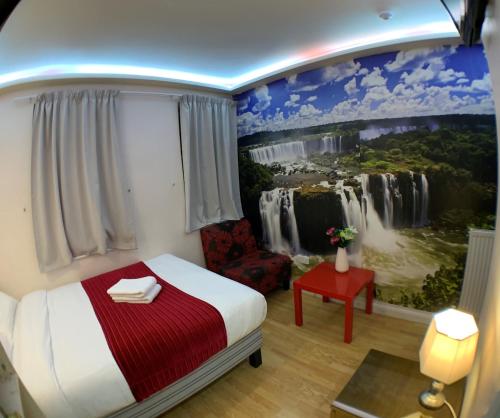 Barking Hotel - image 8