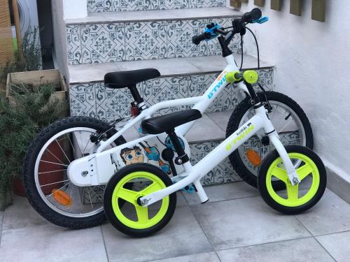 Malaga Beach House, 2 city bikes, 2 children's bikes, WiFi, BIG terrace, BBQ, Family, Childfriendly, Málaga (Foto 7)