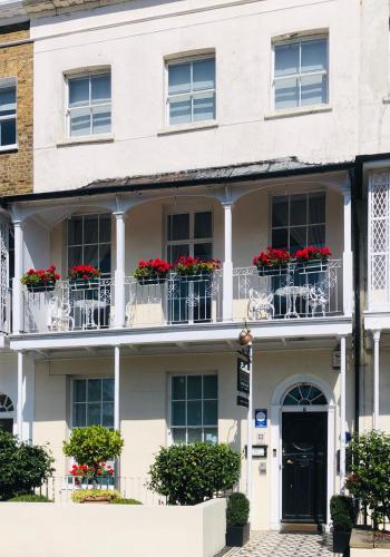 Pier View Self Catering Luxury Apartments - image 14