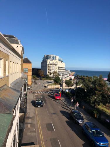 Pier View Self Catering Luxury Apartments - image 3