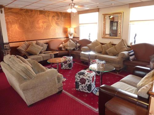 Shared lounge/TV area, The Regal Hotel in Jubilee