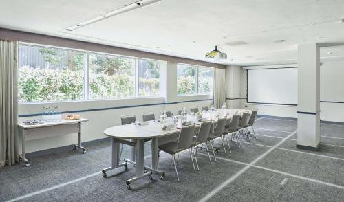 Hyatt Place London Heathrow Airport - image 7
