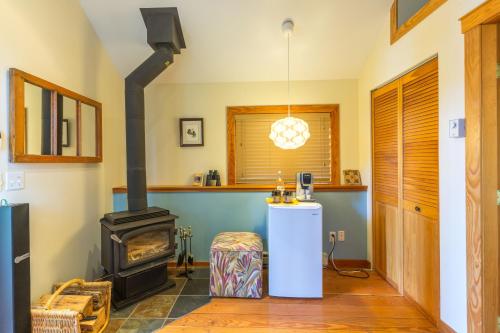 Tranquility Bay Waterfront Inn in Tuwanek (BC)