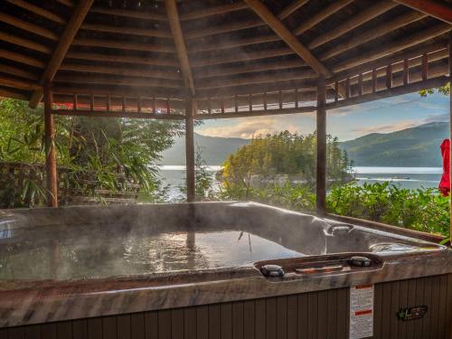 Fitness center, Tranquility Bay Waterfront Inn in Tuwanek (BC)