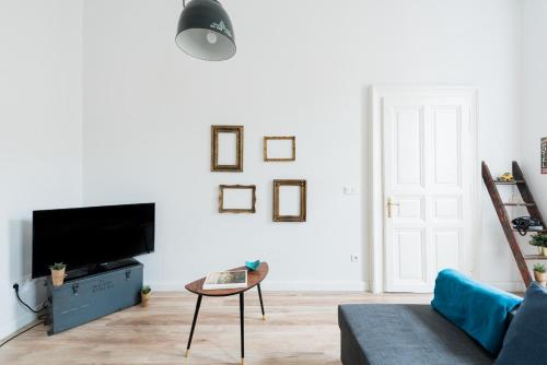 Pal Loft in central Budapest - Tap to explore photos