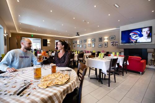 Étterem, Hotel-Restaurant Espace Squash 3000 in Mulhouse