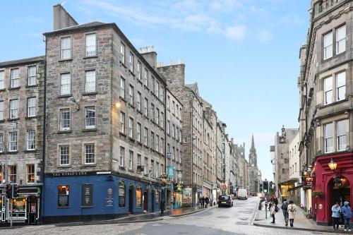 JOIVY Beautiful 2 bed flat on the Royal Mile
