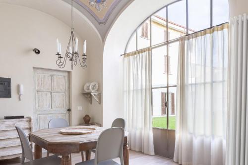 Iekārtas, Palazzo Mia by iCasamia it in Castello Cabiaglio