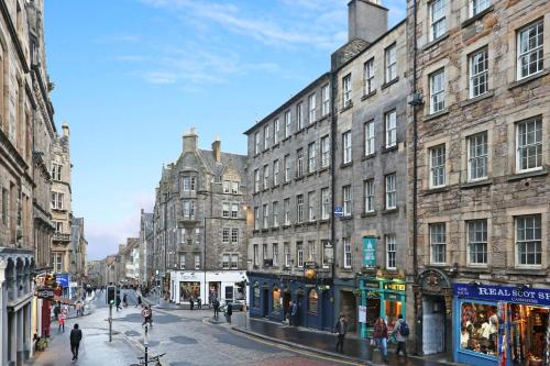 ALTIDO Modern and Airy flat on the Historic Royal Mile