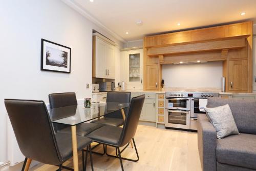 JOIVY Modern and Airy flat on the Historic Royal Mile, Edinburgh (photo 6)
