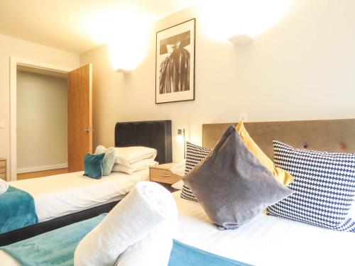 Tudors eSuites JQ Apartments Two Bedrooms, Birmingham (photo 8)