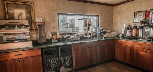 Days Inn by Wyndham Destin - image 12