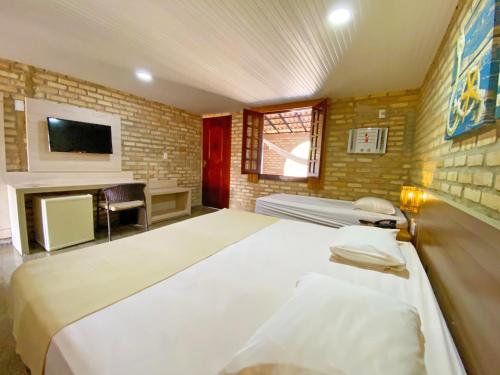1 double bed, 1 twin bed