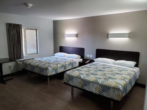 Queen Room with Two Queen Beds - Disability Access - Non-Smoking