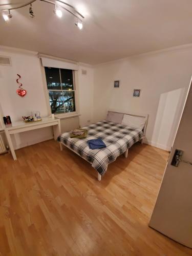 Cheerful Large Room In Kennington, , London