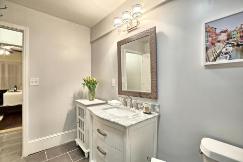 Relaxing, Comfortable, Private Bedroom detail