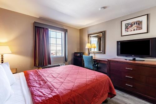 Standard Queen Room