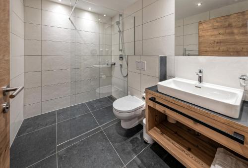 2 bedrooms, 3 beds