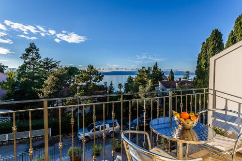Studio with Balcony and Sea View room in Frajona Apartments