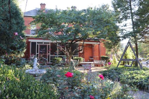 50 Lincoln Short North Bed & Breakfast - image 6