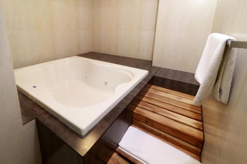 238855761 Holiday Inn Express Mexico Aeropuerto by IHG
