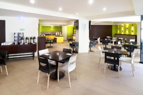 238855793 Holiday Inn Express Mexico Aeropuerto by IHG
