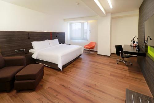 238855821 Holiday Inn Express Mexico Aeropuerto by IHG