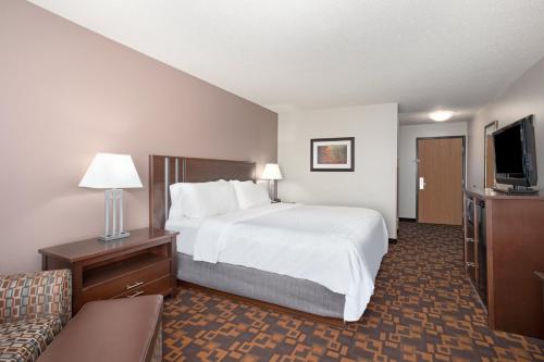 Holiday Inn Express Suites Yankton Hotel