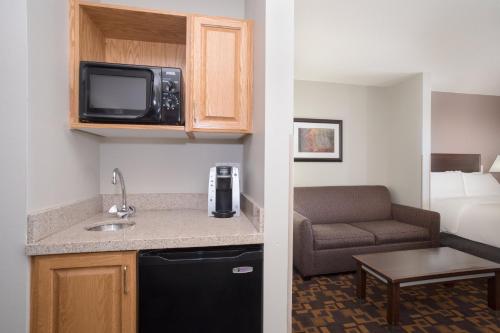 Holiday Inn Express & Suites Yankton, an IHG Hotel