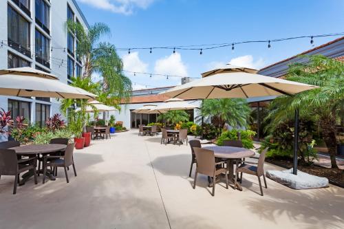 DoubleTree by Hilton Fort Myers at Bell Tower Shops