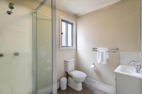 2 bedrooms, 3 beds