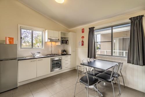 Kitchen, Ingenia Holidays Nepean River in Penrith