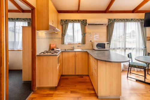 Kitchen, Ingenia Holidays Nepean River in Penrith