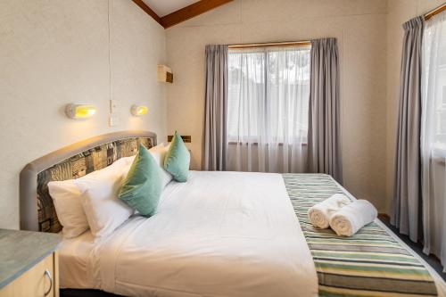 2 bedrooms, 3 beds