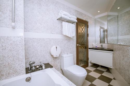 room detail thumbnail 2